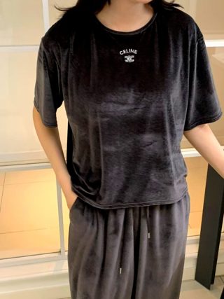 黑色
