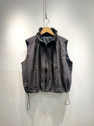 灰色