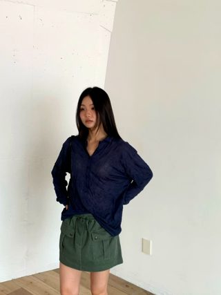 深蓝色