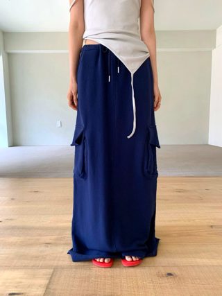 深蓝色