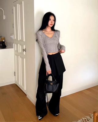 灰色