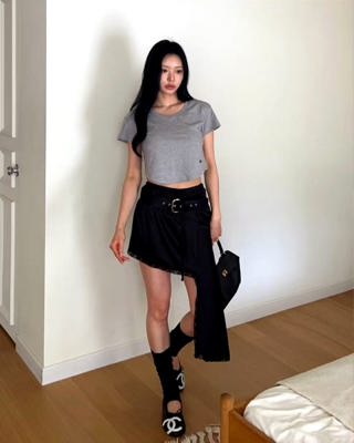 黑色