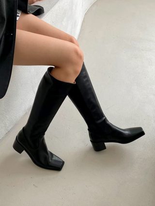 黑色
