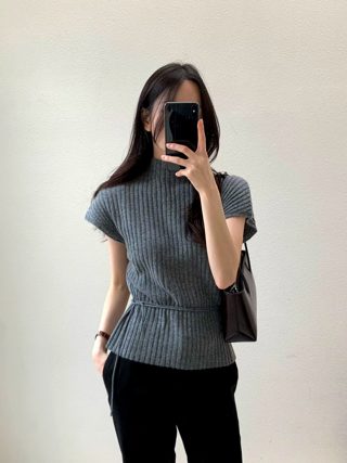 灰色