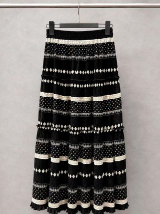 黑色