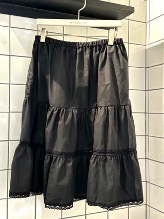 黑色