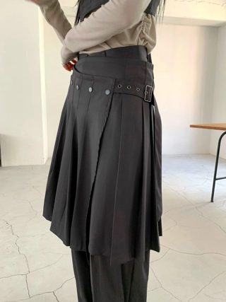 黑色