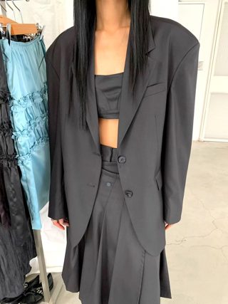 黑色