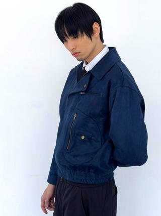 深蓝色