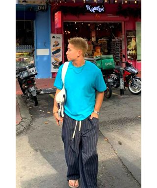 灰色