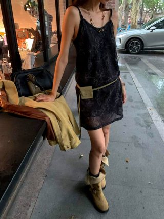 黑色