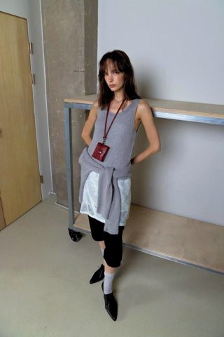 灰色