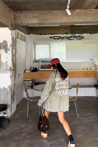 灰色