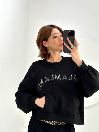 黑色