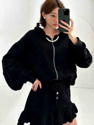 黑色