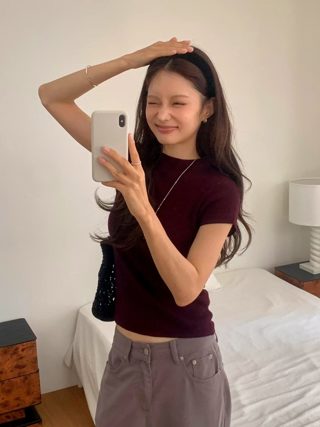 酒红色