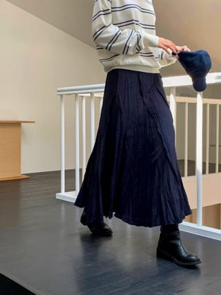 深蓝色