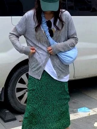 灰色