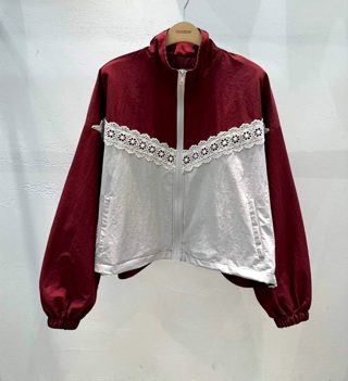酒红色