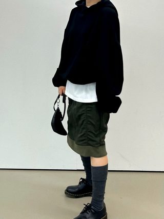 黑色
