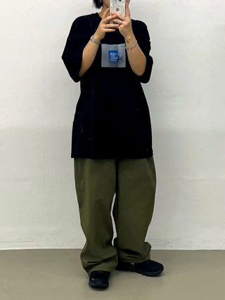 黑色