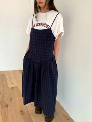 深蓝色