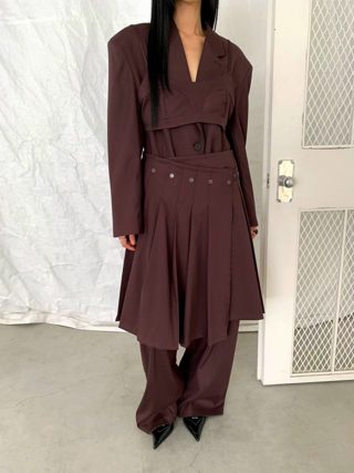 深棕色