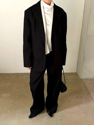 黑色