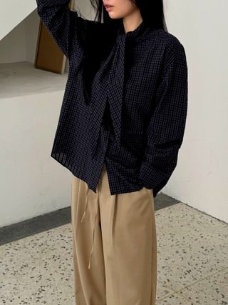 深蓝色