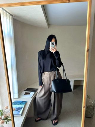 黑色