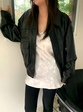 黑色
