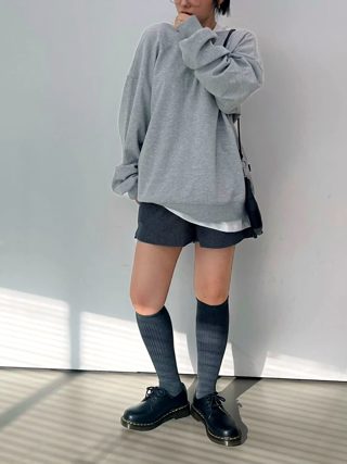 灰色