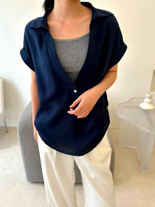 深蓝色