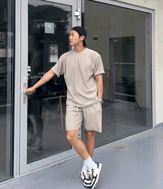 灰色