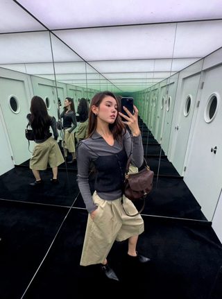 灰色