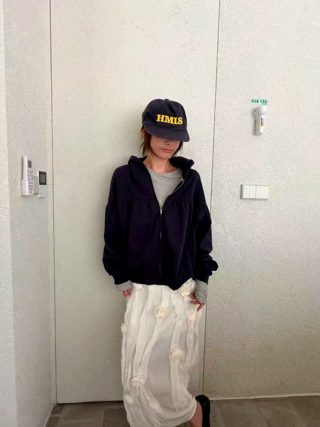 深蓝色