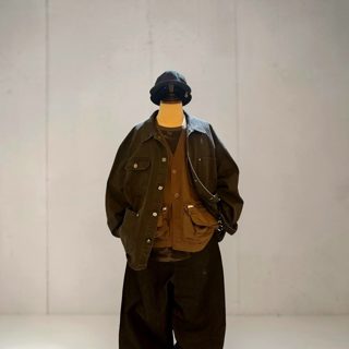 黑色