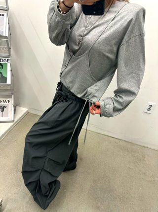 灰色
