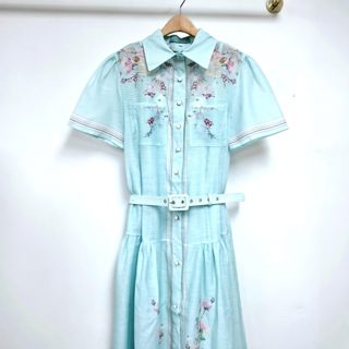 蓝色