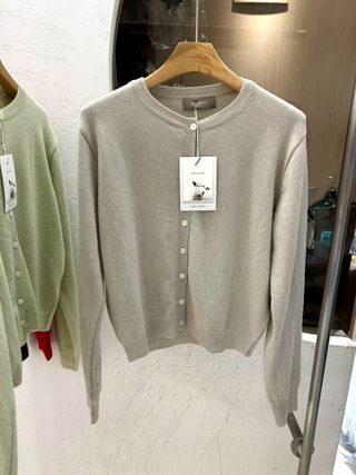 灰色