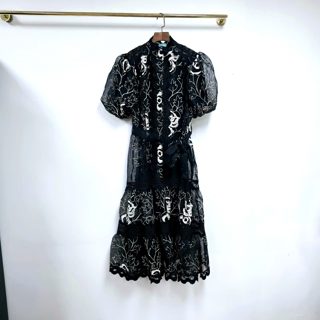 黑色