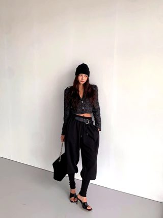 黑色