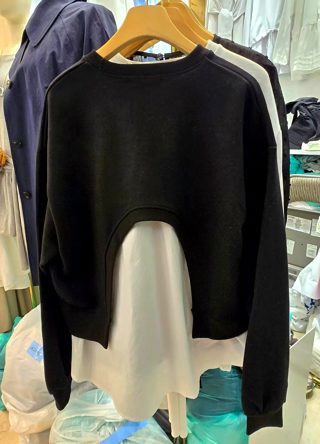黑色