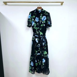 黑色