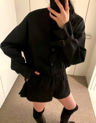 黑色