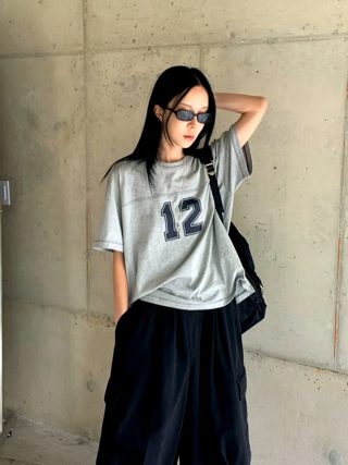 灰色