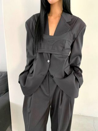 黑色