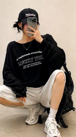 黑色