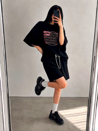 黑色