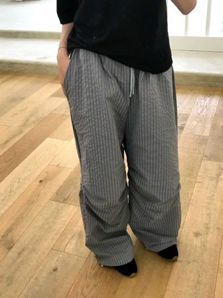 灰色